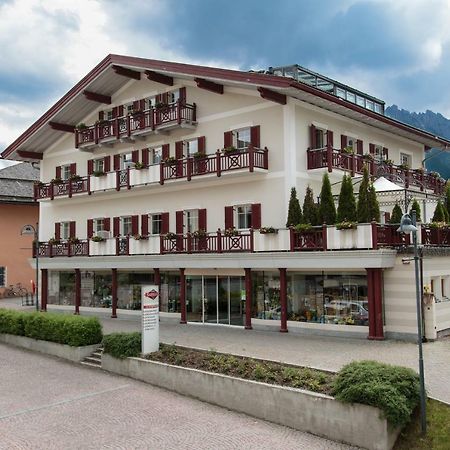 Sapelza Appartementhaus Dobbiaco Dış mekan fotoğraf
