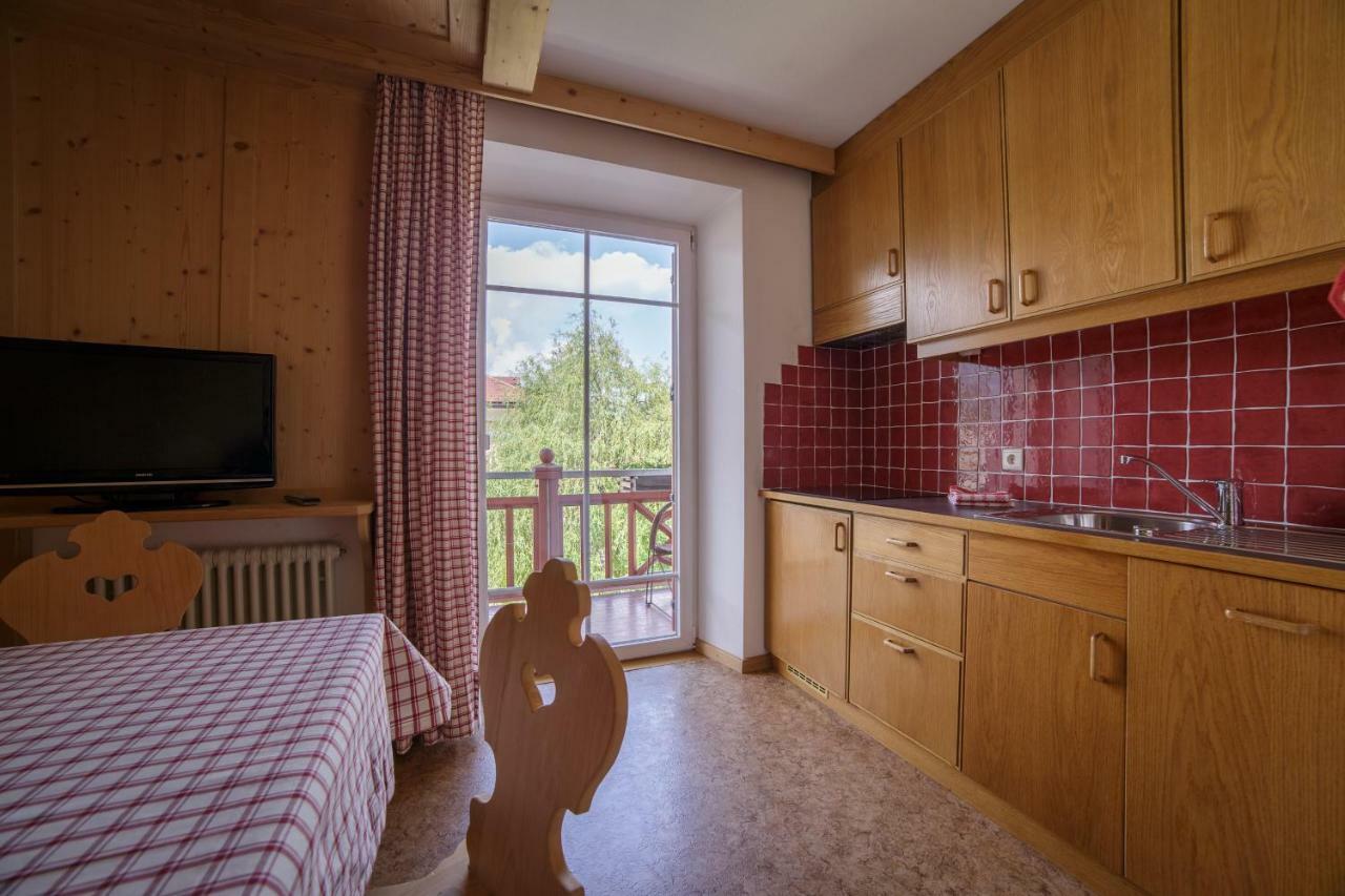Sapelza Appartementhaus Dobbiaco Oda fotoğraf