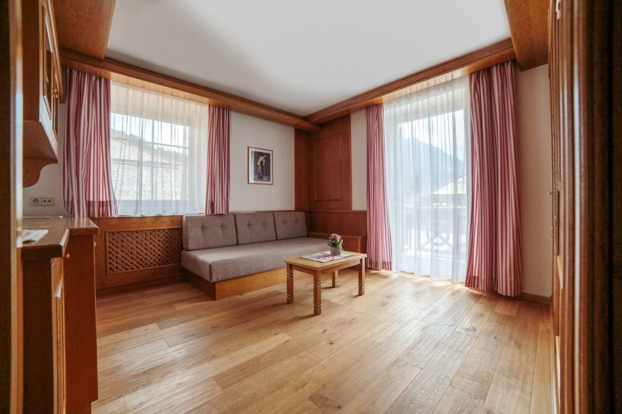 Sapelza Appartementhaus Dobbiaco Oda fotoğraf